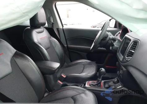 2021 Jeep Compass Trailhawk 4X4 from USA, damaged, VIN 3C4NJDDBXMT602788